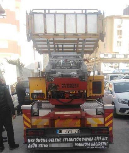Cinsiyetçi ‘kamyon arkası yazısı' trafikten men ettirdi - Resim : 1