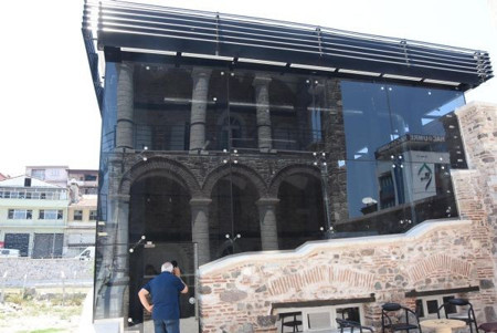 Tarihi binaya cam cephe - Resim : 1