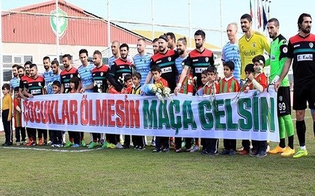 Çocuklardan Sedat Peker pankartı yaptılar - Resim : 2