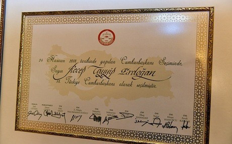 Erdoğan'ın mazbatası Kahraman'a teslim edildi - Resim : 1