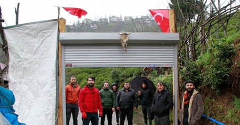 Rize'de koronavirüse karşı kepenk indirdiler - Resim : 1