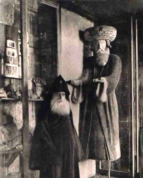 katolikos-izmirliyan-ve-gagik-i-ardzan-3-483x600.jpeg