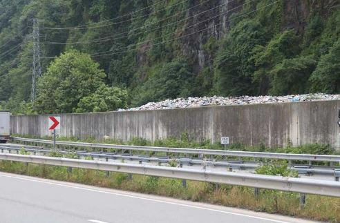 Karadeniz'in dibi çöplüğe döndü: Kilometrekareye bin 800 adet çöp - Resim : 1