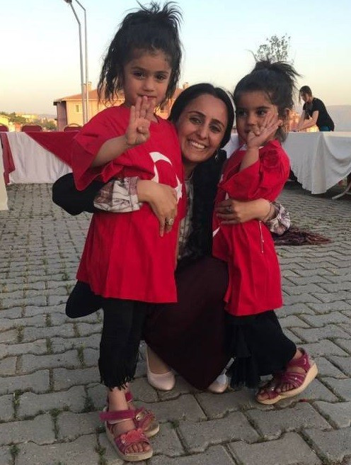 İftarda çocuklara bayraklı tişört giydirildi - Resim : 1