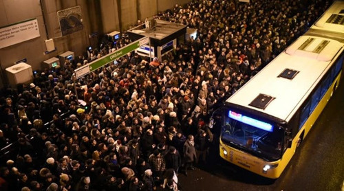 Fiziken en yakın duygusal olarak en uzak durduğumuz yer: Metrobüs - Resim : 3