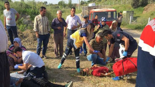 Tanker öğrenci servisine çarptı: Ağır yaralılar var - Resim : 1