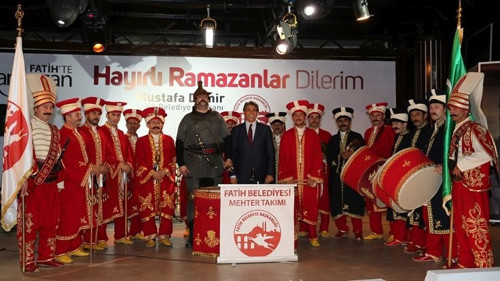 Borç içinde yüzen Fatih Belediyesi'nden mehtere 11 milyon lira - Resim : 2