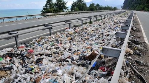 Karadeniz sahil yolu, çöp yolu oldu - Resim : 1