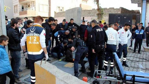 Polis bariyerine sıkışan çocuğun ayağı kesilebilir - Resim : 1