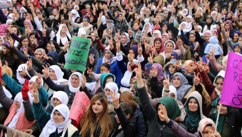 Van'da sağanak yağmur altında 8 Mart coşkusu - Resim : 2