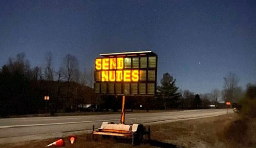 Billboard sistemine gizlice girip porno yayınlayanlara gözaltı - Resim : 2