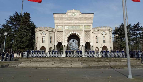 İstanbul Üniversitesi öğrencilerinden Boğaziçi eylemi: Tüm atanmış rektörler istifa etsin - Resim : 1