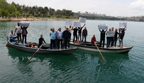 Polis müdahalesine önlem: Gölde eylem - Resim : 2