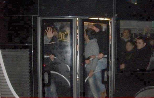 Fiziken en yakın duygusal olarak en uzak durduğumuz yer: Metrobüs - Resim : 4
