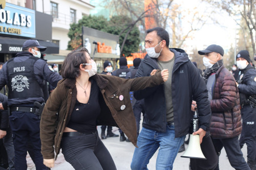Ankara'da Boğaziçi Üniversitesi ile dayanışma eylemine polis müdahalesi: Çok sayıda gözaltı var - Resim : 1