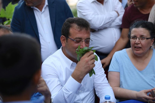İmamoğlu Bismil'de mola verdi, Bismilli kadın, futbolcu oğlu için yardım istedi - Resim : 1