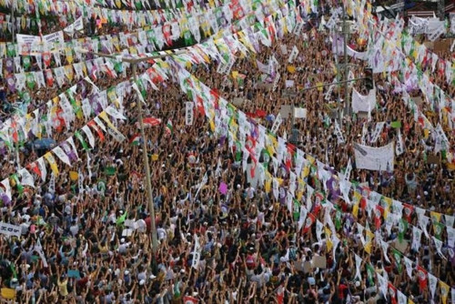 HDP Türkiye'nin dört bir yanında alanlara iniyor - Resim : 1