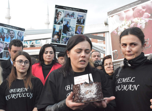 Çorlu’da hayatını kaybedenlerin yakınları adalet için yürüdü - Resim : 1