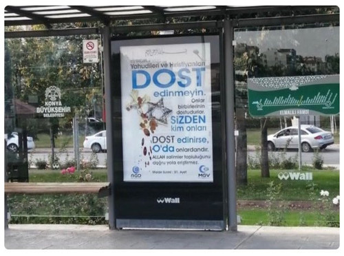 Konya'da otobüs duraklarına asılan antisemitist ve ayrımcı afişler suç sayılmadı - Resim : 1