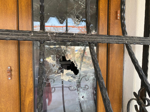 Lice'de bir ev silahlarla tarandı: Jandarma, 'biz bu gece gelemeyiz, ancak yarın sabah gelebiliriz' dedi - Resim : 1
