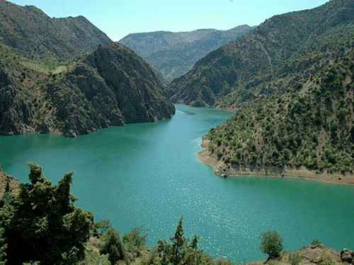 Dersim'de baraj gölüne akar yakıt deşarj edildi - Resim : 1