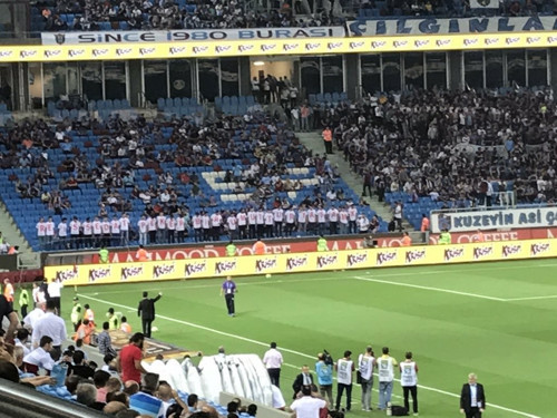 Çocuklardan Sedat Peker pankartı yaptılar - Resim : 1
