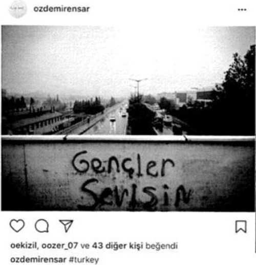 AA muhabiri 'Gençler sevişin' fotoğrafını paylaştığı için işten atılmış - Resim : 2