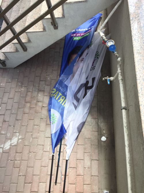 HDP seçim bürosuna saldırı - Resim : 3