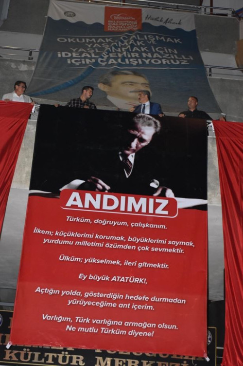 Tartışmalı öğrenci andı, belediye binalarına asıldı - Resim : 2