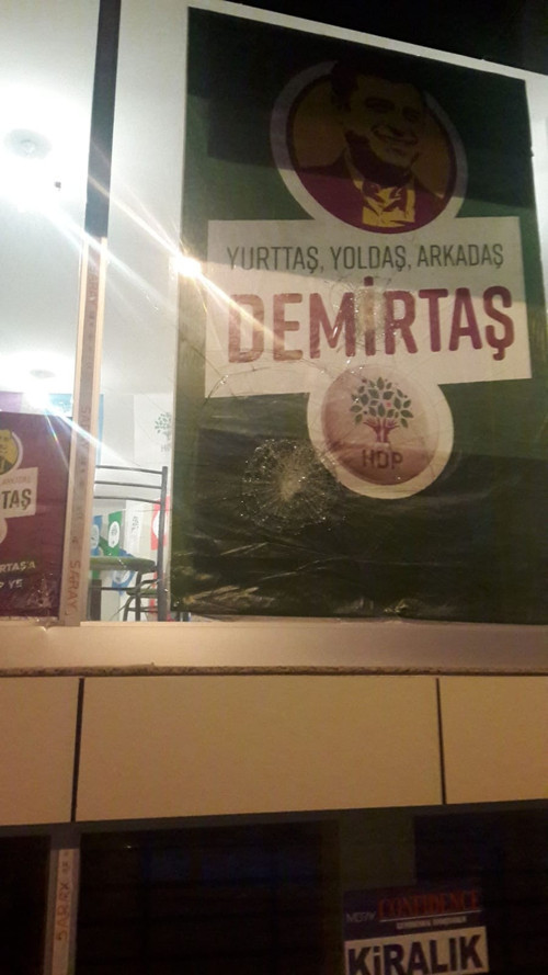 HDP seçim bürosuna saldırı - Resim : 1