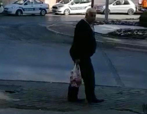 Depremzedeler için dağıtılan ikramları marketinde sattığı iddia edilen bir kişi daha gözaltına alındı - Resim : 1