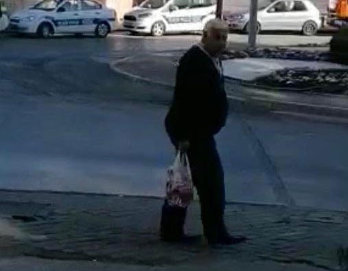 Depremzedeler için dağıtılan ikramları marketinde sattığı iddia edilen bir kişi daha gözaltına alındı - Resim : 1