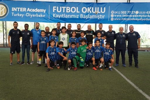Inter'li antrenörlerden Diyarbakırlı gençlere övgü - Resim : 1