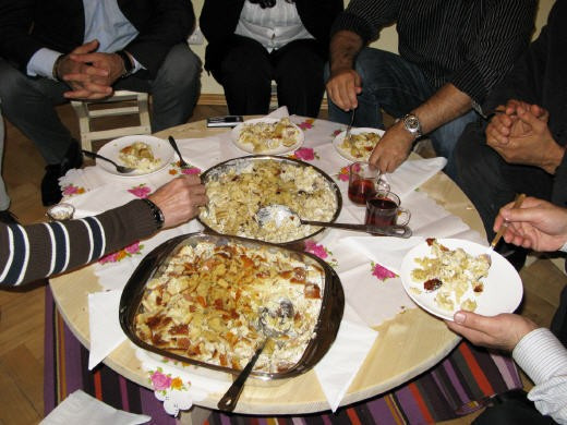 #YersizYurdsuz- Seni Kimler Yediriyor? Maklube, Tarikat Çorbası ve Komünün ekmeği üzerine - Resim : 4