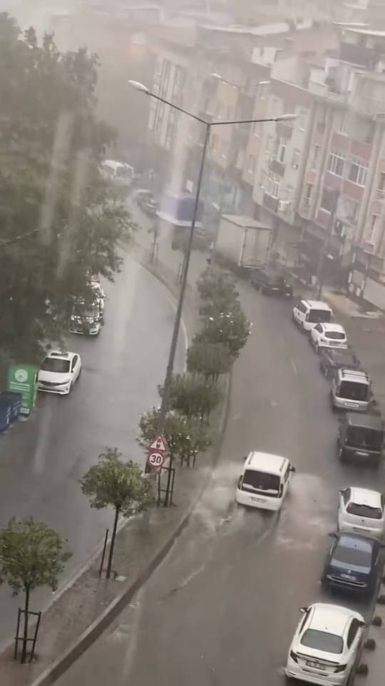 İstanbul'daki sağanak yağıştan görüntüler - Resim: 4