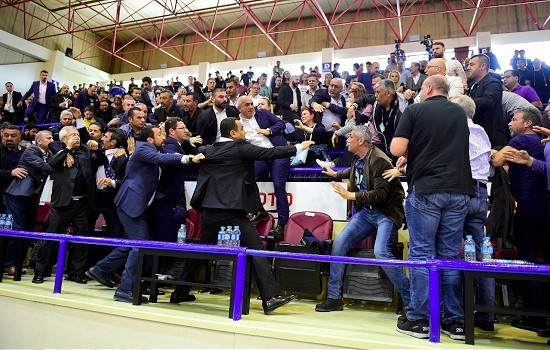 Aziz Yıldırım'dan rakip takım başkanına tokat - Resim : 1