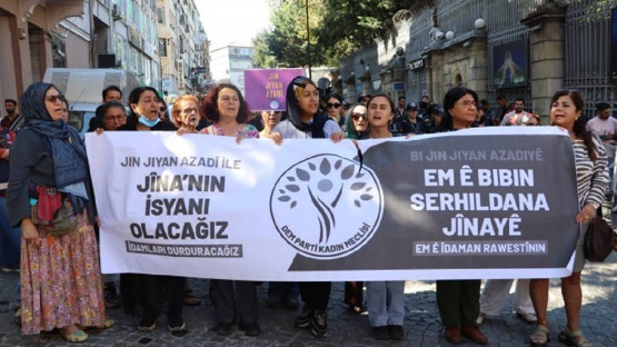 İran Konsolosluğu önünde Mahsa Jina Emini anması: Özgür yaşamı inşa edeceğiz