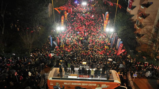 Özgür Özel'den iddia: İBB yargılaması üç ay ertelenebilir