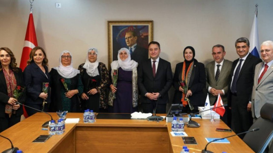 Barış Anneleri ile DEVA Partisi ve Saadet Partisi ile görüştü
