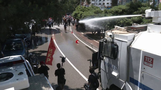 İzmir’de Özgür Özel buluşmasına 2 gözaltı