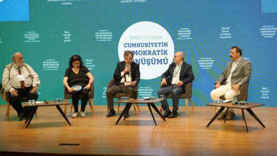 'Cumhuriyet ve demokrasi' konferansı: Geçmişle yüzleşme, geleceği kurma arayışı tartışıldı