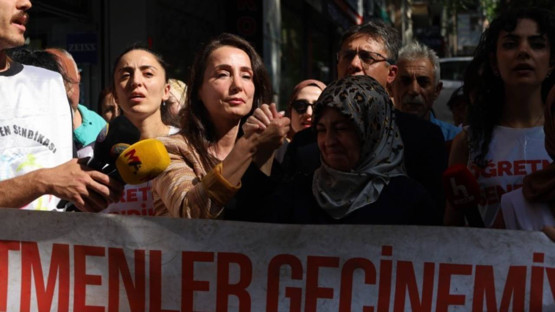 Hatimoğulları’ndan açlık grevindeki öğretmenlere destek ziyareti