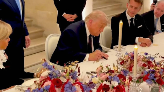 Trump, İran mutabakatını Versay Sarayı’nda imzaladı