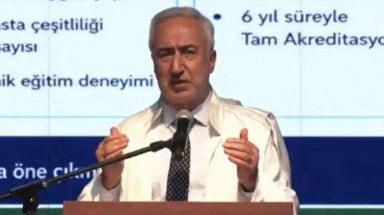 İstanbul Üniversitesi Rektöründen mezuniyette öğrencilere evlilik ve çocuk tavsiyesi