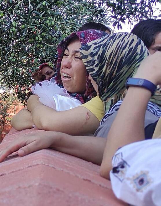 Kiracısından kalan çekyatı atarken, çocuğunun ölümüne neden oldu - Resim : 1