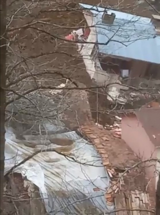 Trabzon'da heyelan: 3 ev toprak altında kaldı - Resim : 1