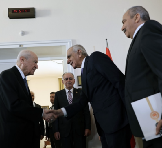Bahçeli, DEM Parti heyetiyle görüşmede ilham aldığı kitabı anlattı: 'Bir Dil Niye Kanar'