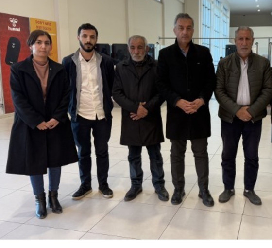 Katledilen gazetecilerin cenazelerini almaya giden heyet 16 saattir sınırda bekletiliyor