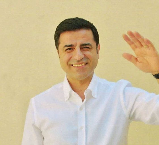 Demirtaş'ın kitaplarına engel: 'Sakıncalı' denilerek cezaevine alınmadı