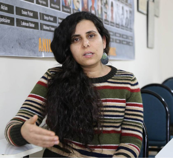 Gözaltındaki gazeteci Reyhan Hacıoğlu: 'Hakikati haykırmayı sürdüreceğiz'